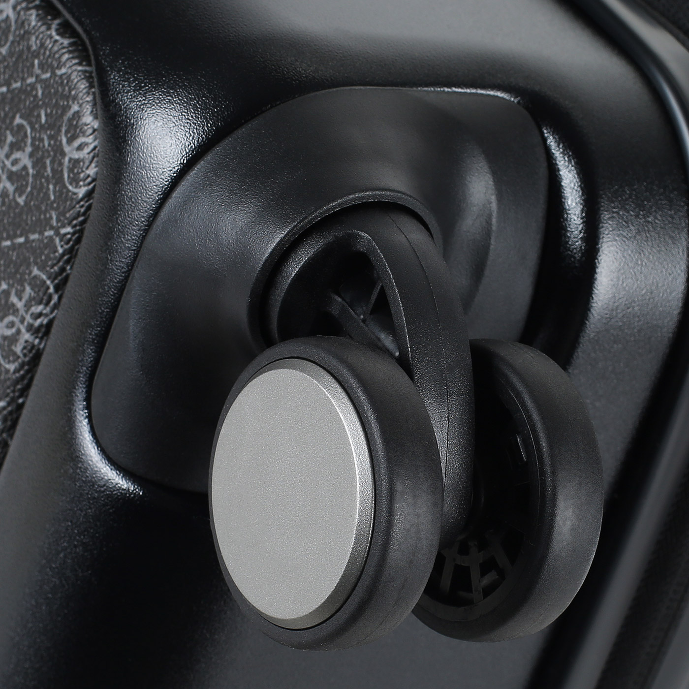 Чемодан средний M из полиурeтана Guess Verona