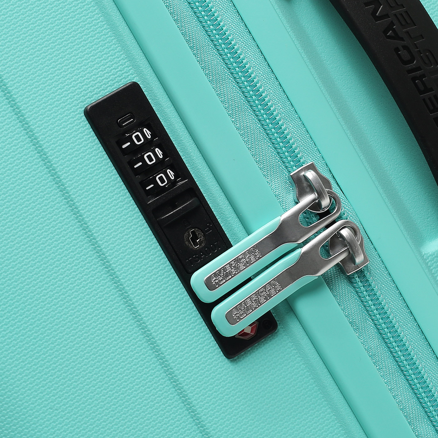 Чемодан большой L из полипропилена American Tourister Rejoy
