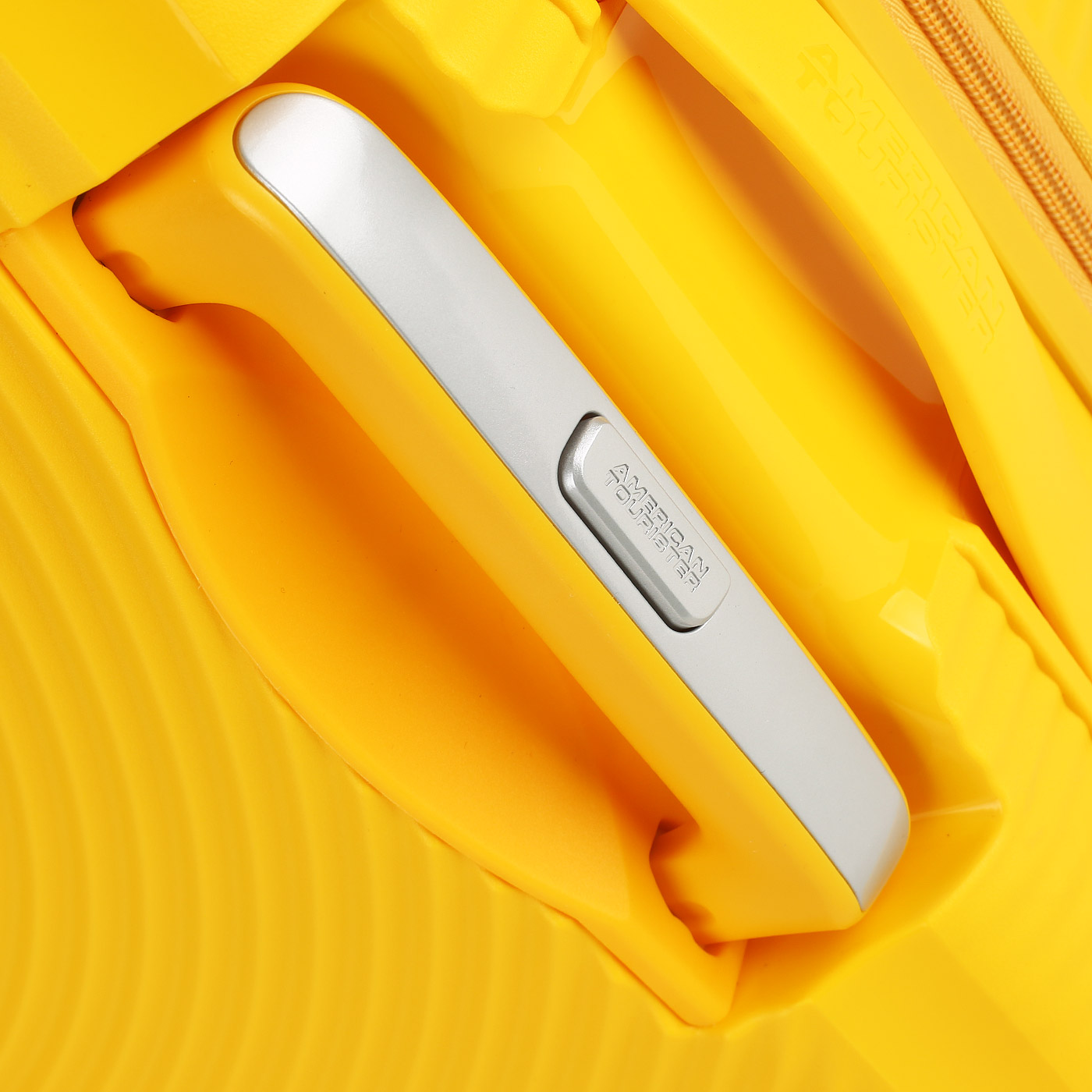 Большой чемодан на молнии American Tourister Soundbox