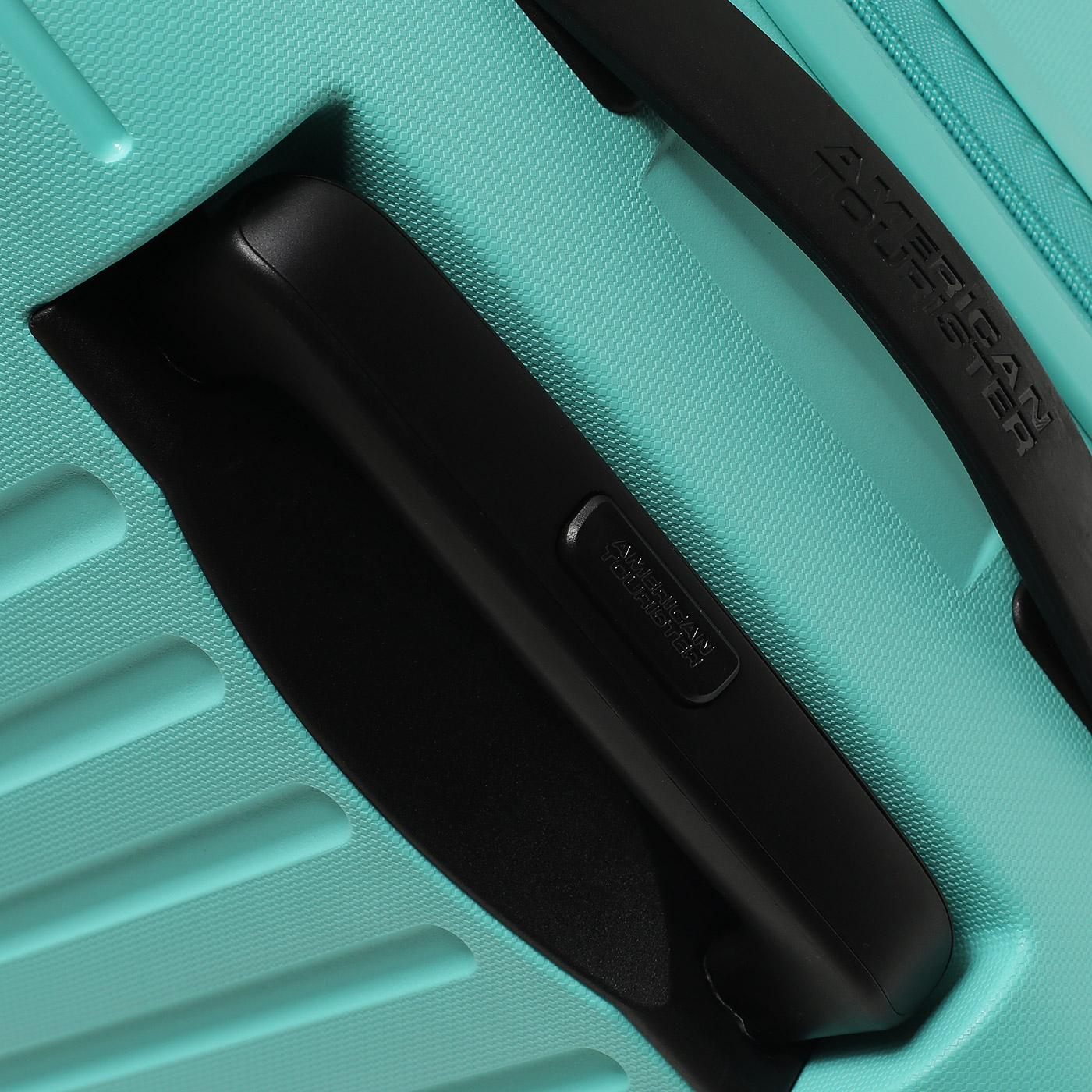 Чемодан большой L из полипропилена American Tourister Rejoy