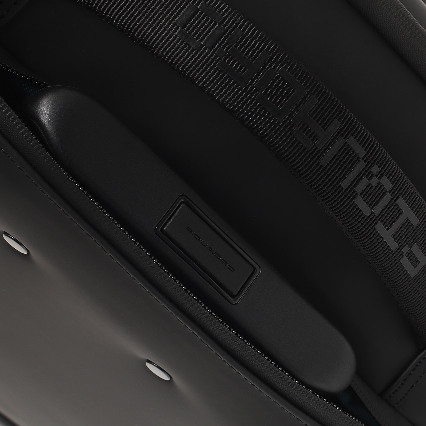 Чемодан для ручной клади из полиурeтана Piquadro Corner