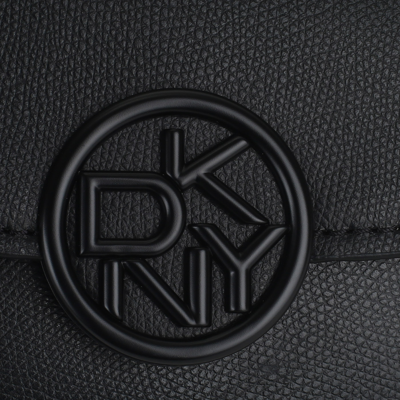 Сумка с широким ремнем через плечо DKNY Leina
