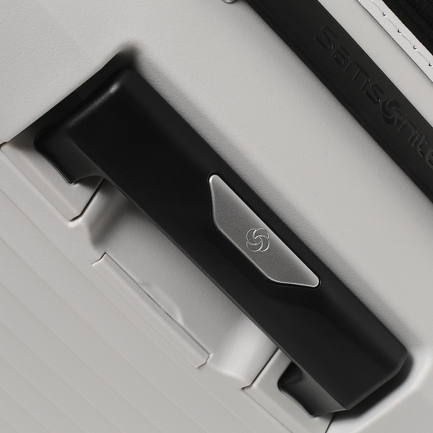 Чемодан большой L из полипропилена Samsonite Upscape