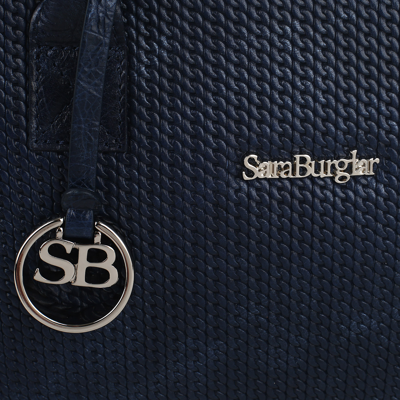 Тиснёная сумка с фирменным брелком Sara Burglar Regina Land